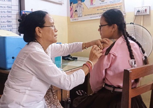 बाँकेमा ३५ हजार बढी किशोरीलाई 'एचपिभी खोप' लगाइँदै
